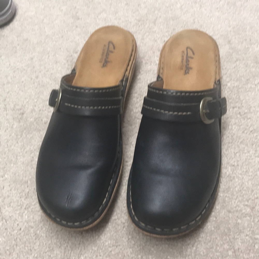 Clark’s black clogs